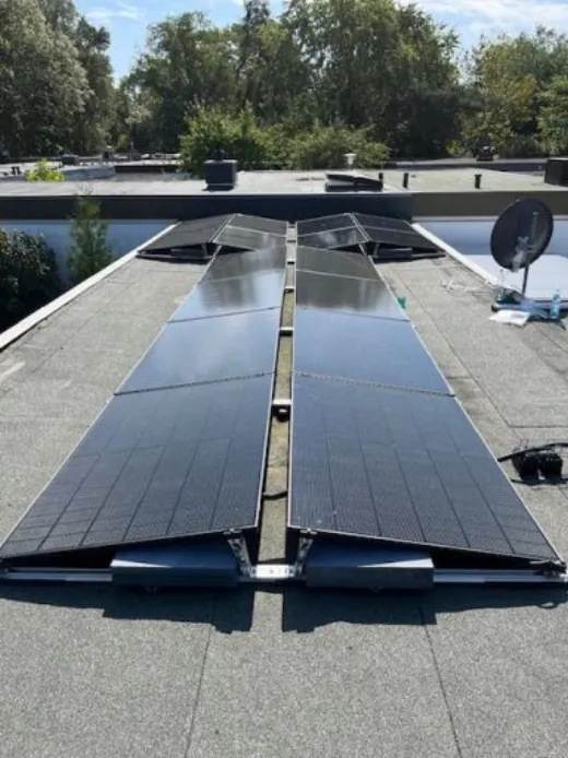 Photovoltaikmodule auf dem sanierten Dach