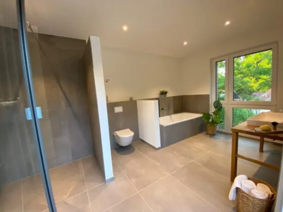 Neu gebautes Badezimmer
