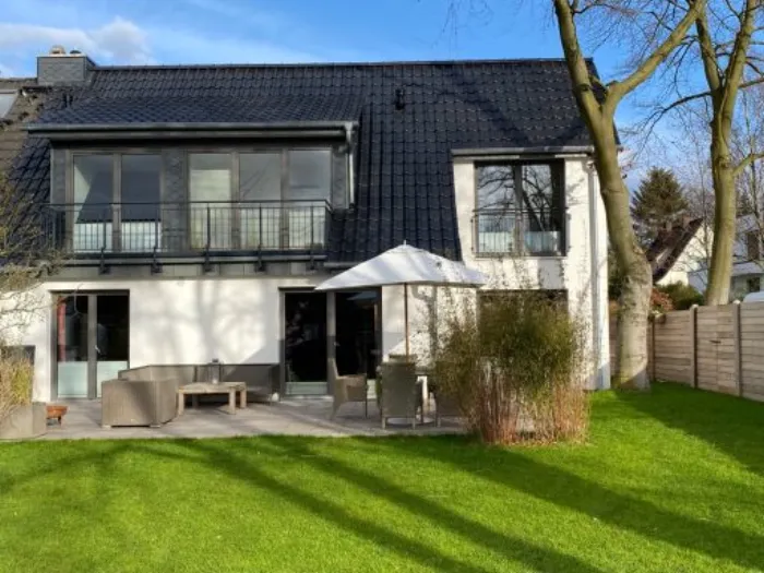 Reihenhaus mit Terrasse und angelegtem Garten