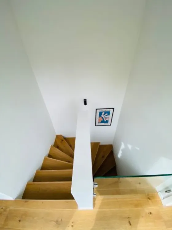 Neu gebaute Treppe in einer Maisonettewohnung